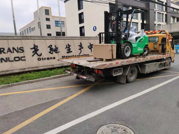 淘汰進(jìn)行時(shí)！杭叉首臺(tái)老舊柴油叉車(chē)替換新能源叉車(chē)正式落地